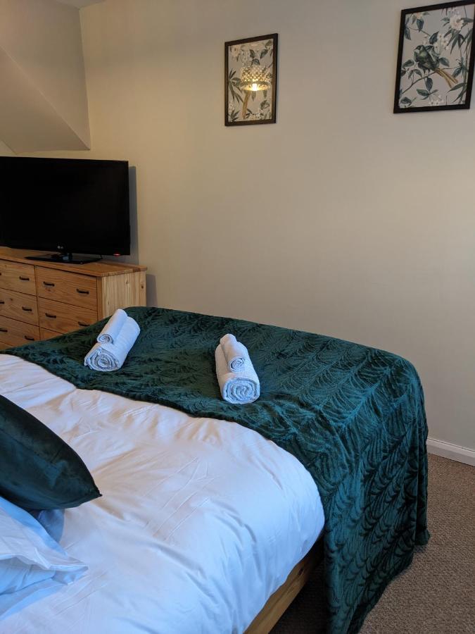 Contractors, Relocators, Free Parking, Wifi, Smart Tvs Apartment Marston Green Екстериор снимка