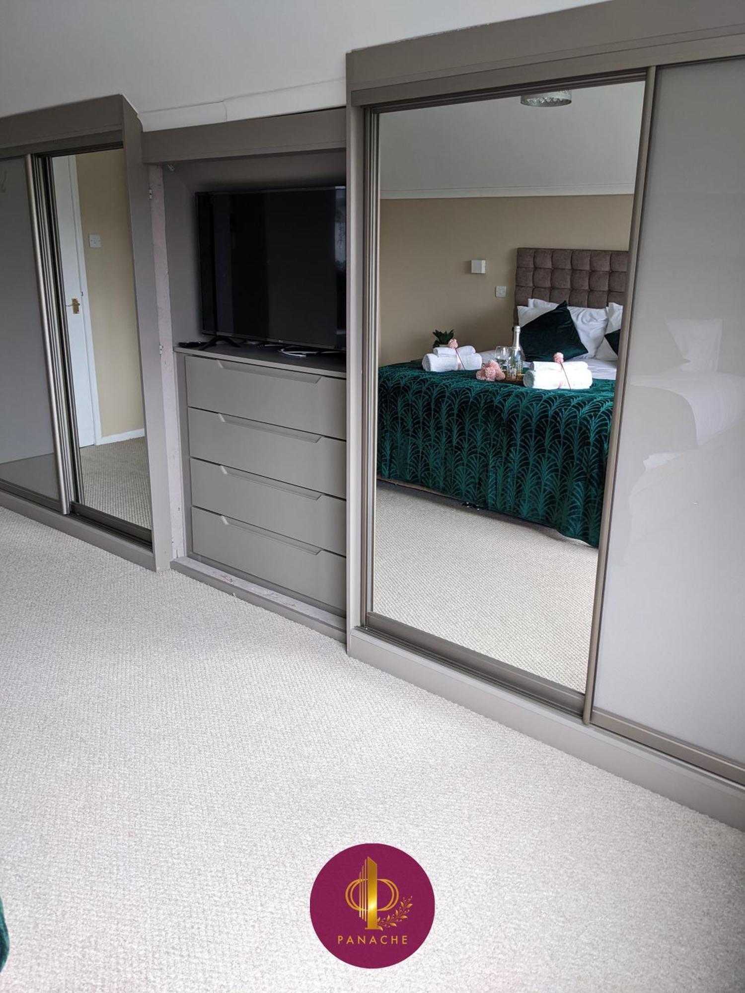 Contractors, Relocators, Free Parking, Wifi, Smart Tvs Apartment Marston Green Екстериор снимка