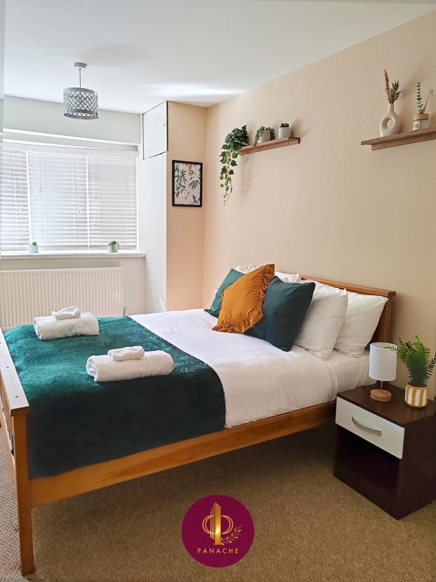 Contractors, Relocators, Free Parking, Wifi, Smart Tvs Apartment Marston Green Екстериор снимка